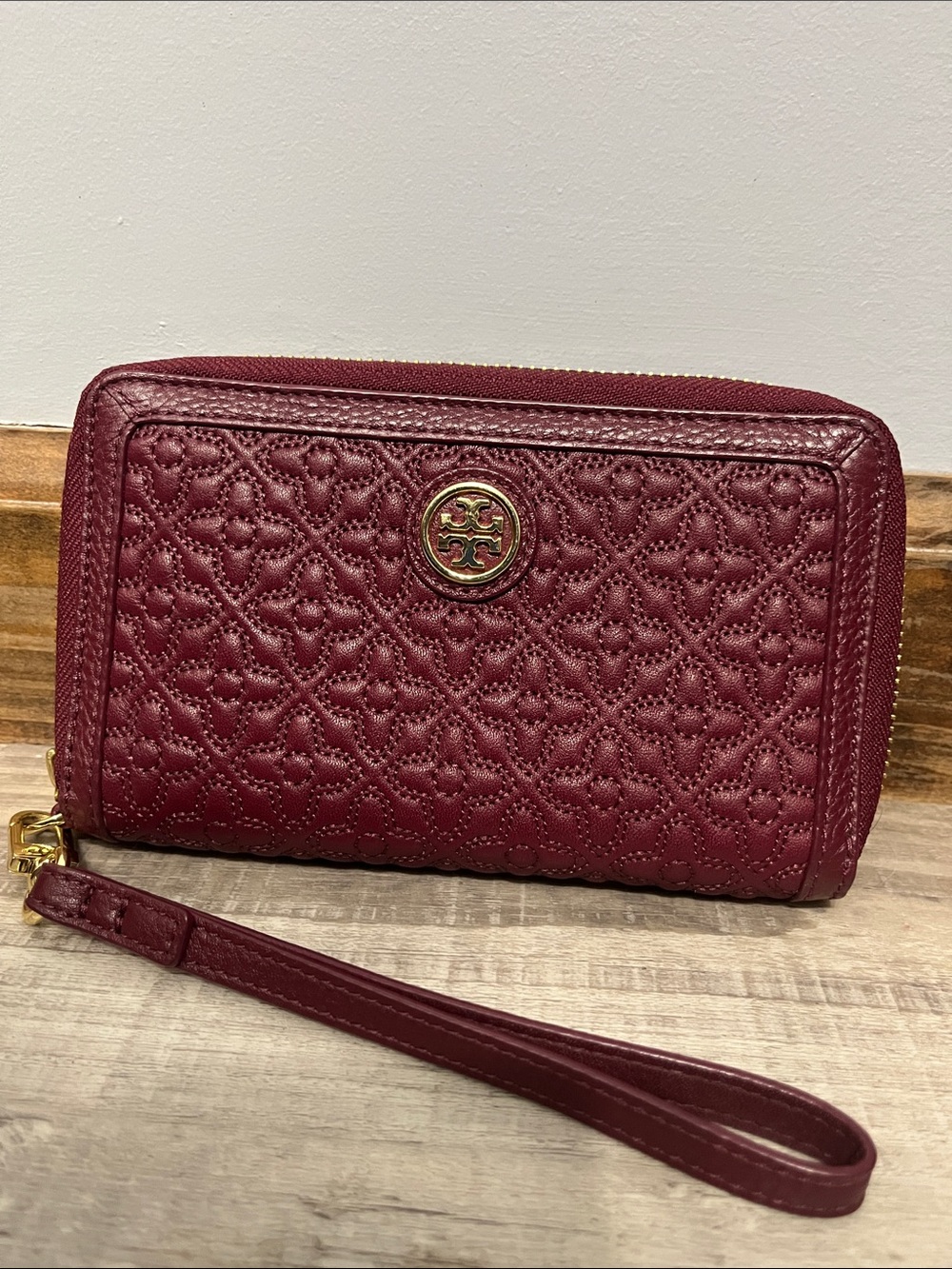 Tory Burch Quilted Wristlet Wallet in Wine
